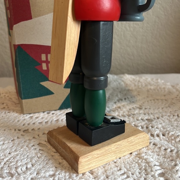 Nutcracker Village Vintage Bavarian Handcrafted Wooden Nutcracker With Box - Picture 12 of 16